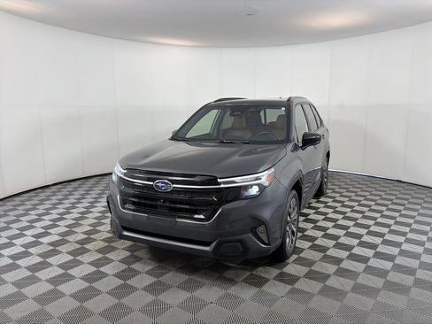 Used 2025 Subaru Forester Touring image 2