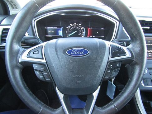 Used 2016 Ford Fusion SE w/ Equipment Group 202A image 17