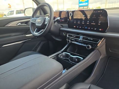 New 2026 Chevrolet Traverse LT w/ Sun and Wheel Package FWD image 17