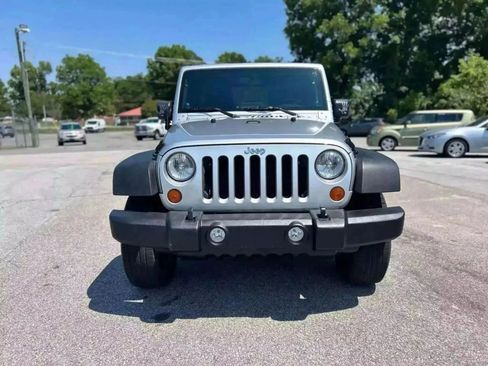 Used 2007 Jeep Wrangler Unlimited Sahara RWD image 3