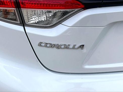 Certified 2025 Toyota Corolla SE FWD image 9
