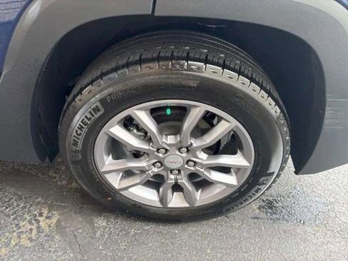 Used 2022 GMC Terrain SLT w/ Tech Package image 12