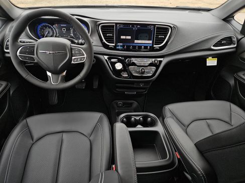 New 2026 Chrysler Pacifica Select image 8