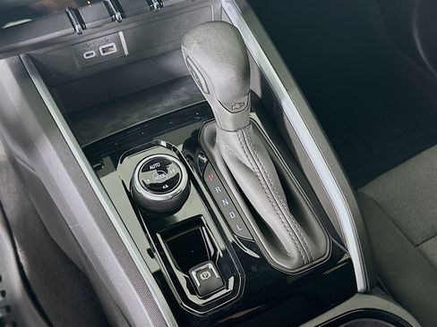 Used 2024 Chevrolet Colorado Trail Boss w/ Technology Package AWD/4WD image 25