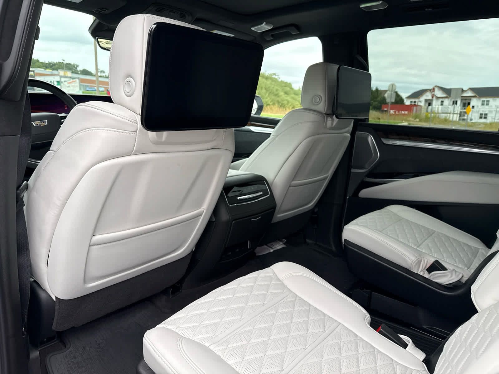 Used 2026 Cadillac Escalade Platinum Sport w/ LPO, ONYX Package AWD/4WD image 13