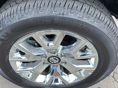 Used 2020 Nissan Titan SL w/ Moonroof Package image 10