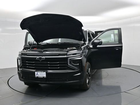 Used 2025 Chevrolet Suburban RST image 24