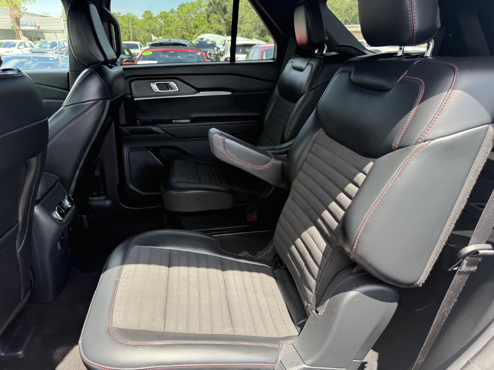 Certified 2025 Ford Explorer ST-Line AWD/4WD image 23