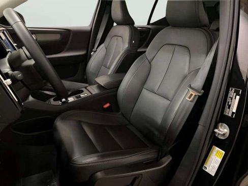 Used 2025 Volvo XC40 B5 Core image 46