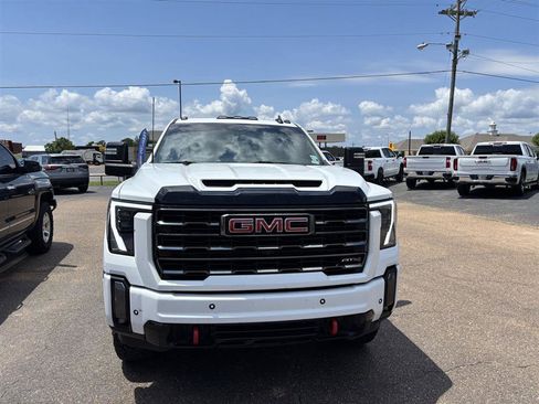 Used 2024 GMC Sierra 2500 AT4 w/ AT4 Premium Plus Package AWD/4WD image 2