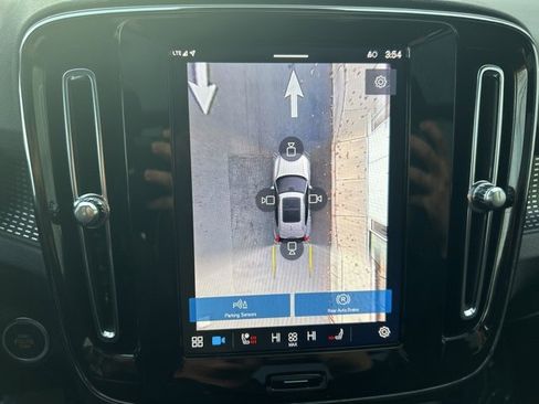 Certified 2025 Volvo XC40 B5 Plus image 24