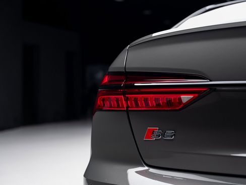 Used 2024 Audi S6 Premium Plus w/ Premium Plus Package image 28