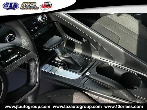 Used 2024 Hyundai Elantra SEL FWD image 16