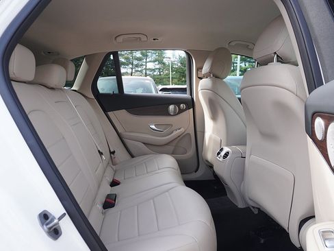 Used 2021 Mercedes-Benz GLC 300 4MATIC image 36