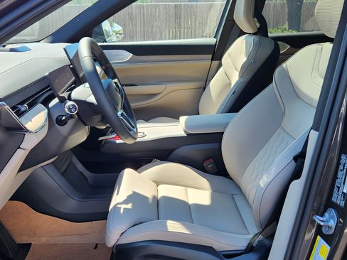 New 2025 Volvo EX90 Ultra image 7