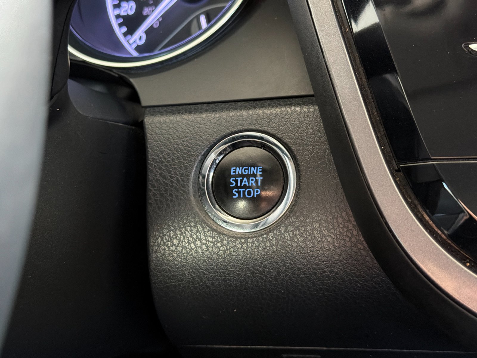 Used 2019 Toyota Camry SE w/ Convenience Package FWD image 19