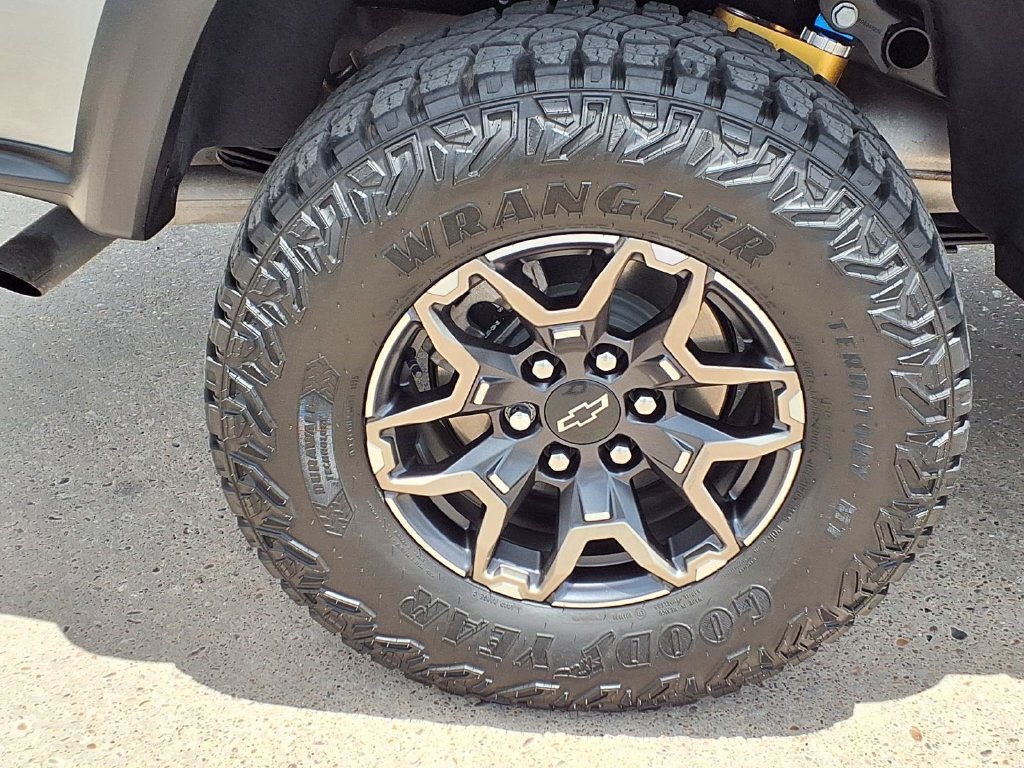 Used 2025 Chevrolet Colorado ZR2 w/ Technology Package AWD/4WD image 10