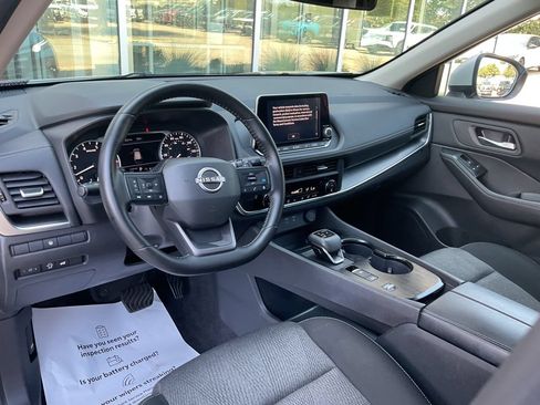 Used 2025 Nissan Rogue SV FWD image 10
