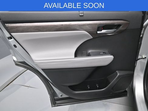 Used 2022 Toyota Highlander Platinum AWD/4WD image 31