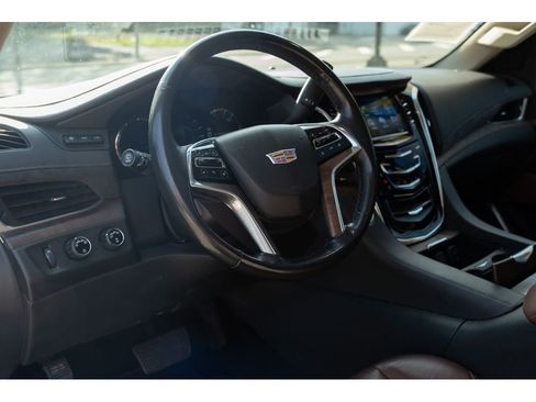 Used 2019 Cadillac Escalade Luxury AWD/4WD image 11