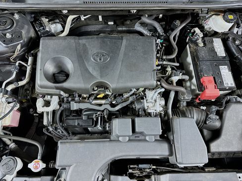 Used 2022 Toyota RAV4 XLE w/ Convenience Package FWD image 33