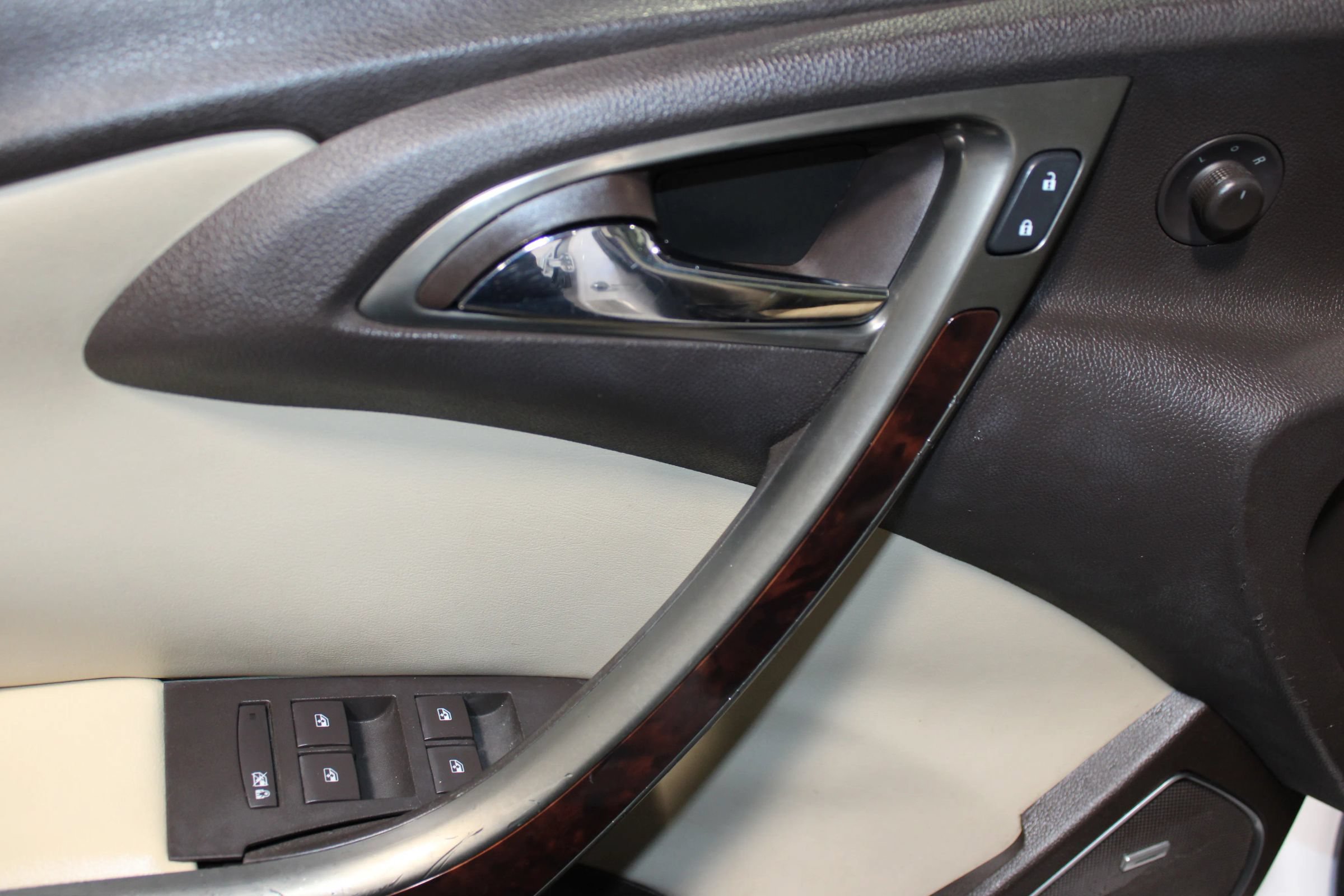Used 2012 Buick Verano Leather FWD image 10