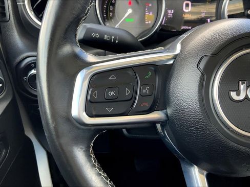 Used 2022 Jeep Wrangler Unlimited Sahara image 22