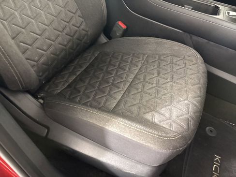 Used 2025 Nissan Kicks SV image 25