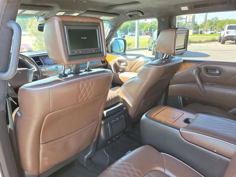Used 2017 INFINITI QX80 Limited AWD/4WD image 11