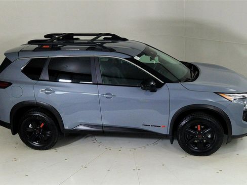 Used 2025 Nissan Rogue SV image 24