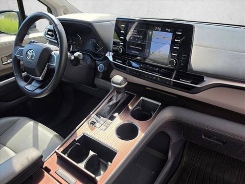Used 2022 Toyota Sienna XLE w/ XLE Plus Package AWD/4WD image 9