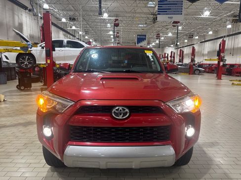 Used 2018 Toyota 4Runner TRD Off-Road AWD/4WD image 2