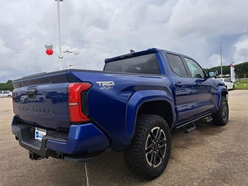 Used 2025 Toyota Tacoma TRD Sport AWD/4WD image 4