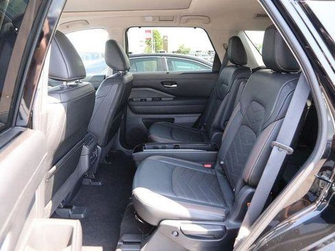 Used 2023 Nissan Pathfinder Platinum w/ Lighting Package (N92) AWD/4WD image 11