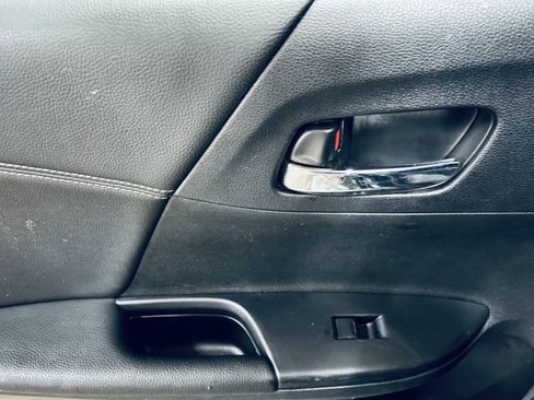 Used 2017 Honda Accord Sport image 21