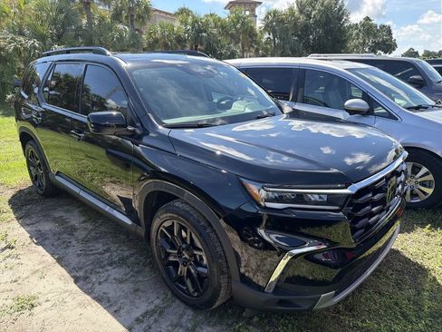 Used 2025 Honda Pilot Touring image 1