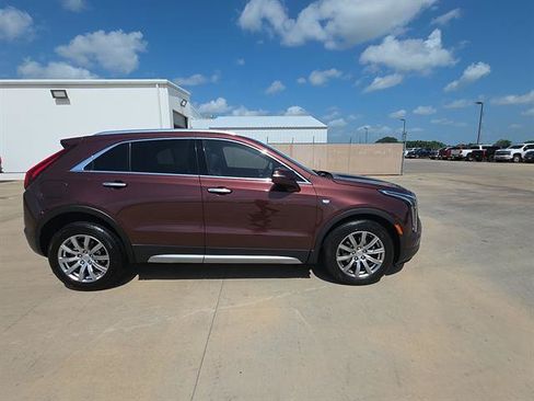 Used 2023 Cadillac XT4 Premium Luxury w/ Technology Package FWD image 6