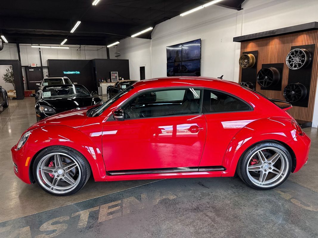Used 2012 Volkswagen Beetle 2.0T FWD image 4