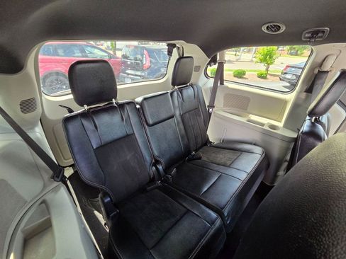 Used 2019 Dodge Grand Caravan SXT FWD image 19