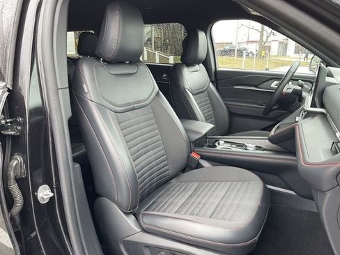 Used 2025 Ford Explorer ST-Line w/ ST-Line Street Pack image 22