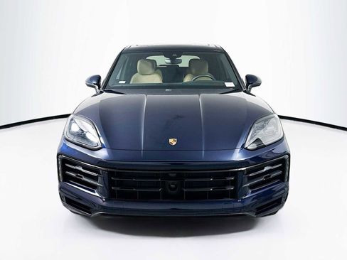 Certified 2025 Porsche Cayenne image 6