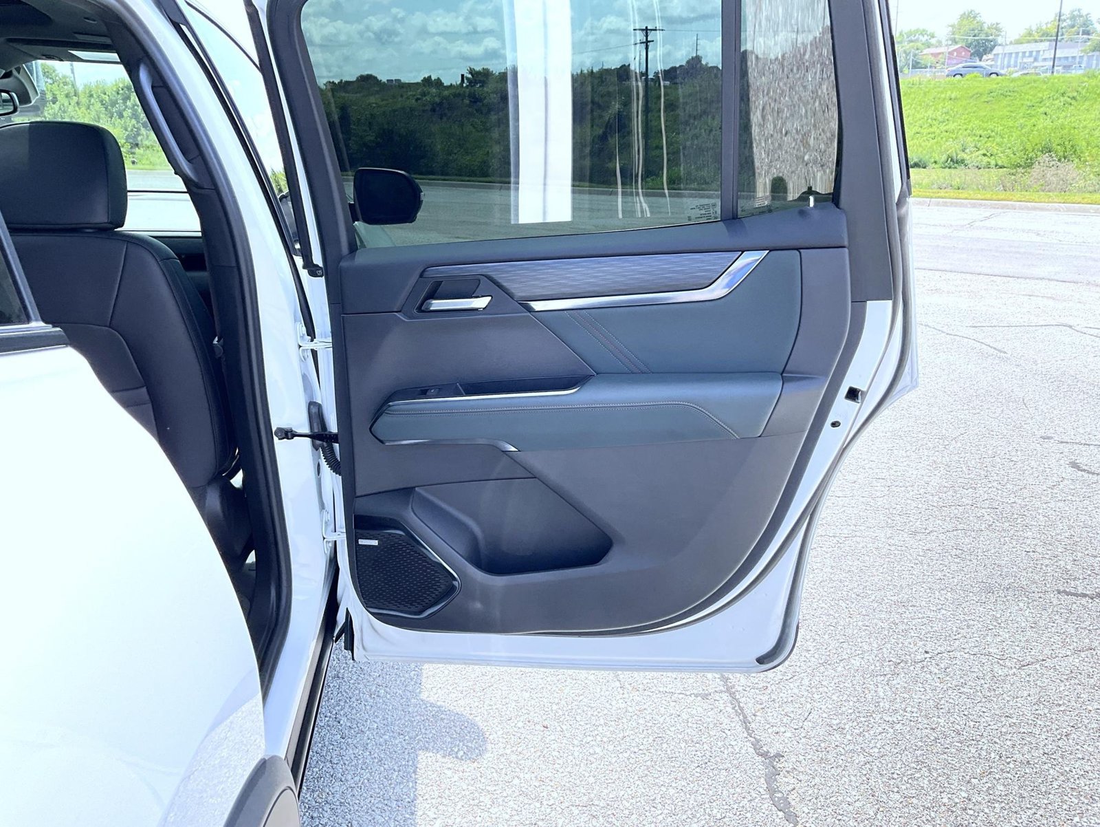 Certified 2024 GMC Acadia AT4 w/ Luxury Package AWD/4WD image 19