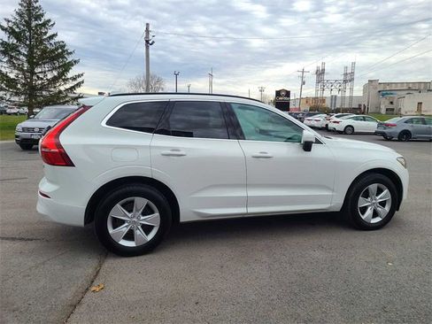Used 2022 Volvo XC60 B5 Momentum image 6