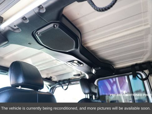 Used 2022 Jeep Wrangler Unlimited Sahara image 38