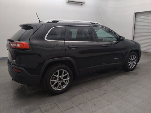 Used 2018 Jeep Cherokee Latitude Plus w/ Cold Weather Group FWD image 10