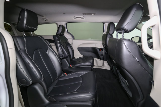 Used 2024 Chrysler Pacifica Limited FWD image 19