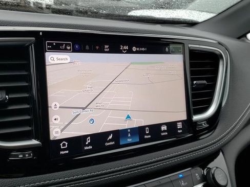 New 2026 Chrysler Pacifica Limited w/ Trailer Tow Group image 11