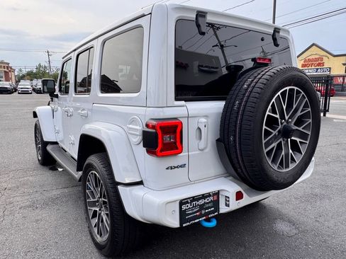 Used 2023 Jeep Wrangler Unlimited Sahara AWD/4WD image 5