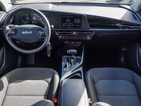 Certified 2023 Kia Niro LX image 11