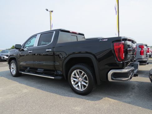 Used 2022 GMC Sierra 1500 SLT w/ SLT Premium Plus Package AWD/4WD image 9